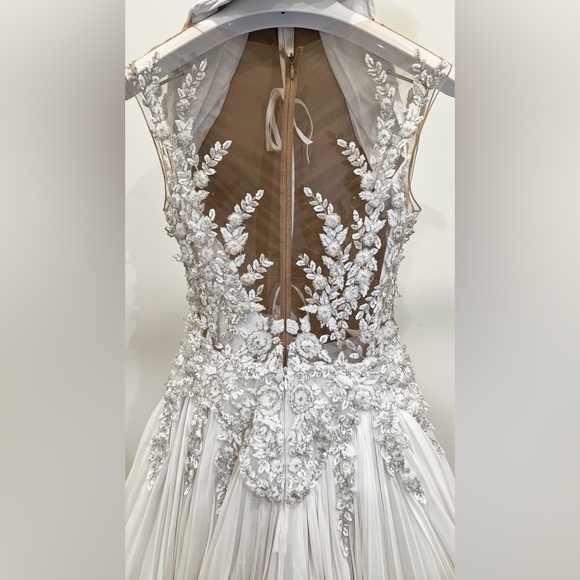 Kleinfeld Bridal Wedding Dress by Designer Zuhair Murad, Size 4, Never Been Worn - Picture 3 of 4